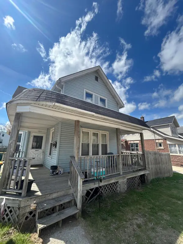 1023 W Washington St, West Bend, WI 53095