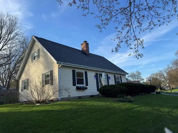 190 Debbie Dr, Waukesha, WI 53189