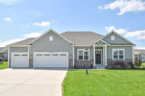 N113W14099 Wrenwood Dr, Germantown, WI 53022
