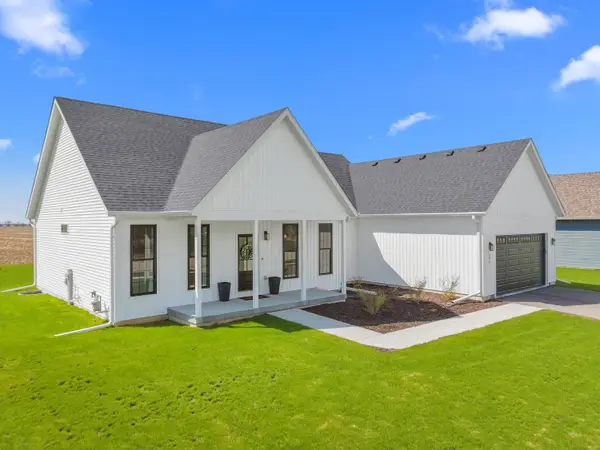 501 Fairview Dr, Walworth, WI 53184