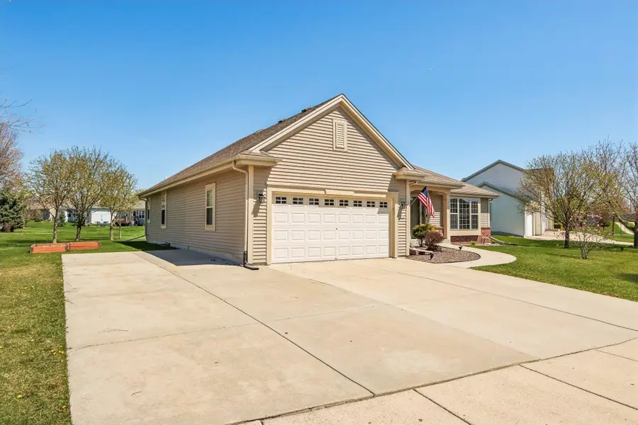 713 Bridlewood Ln, Watertown, WI 53094 - #2