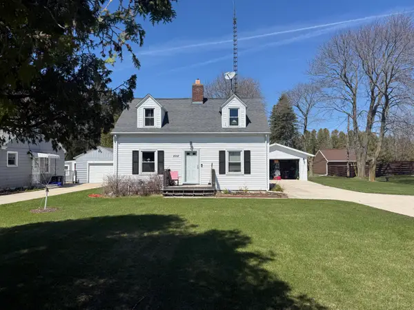 2912 Memorial Dr, Two Rivers, WI 54241