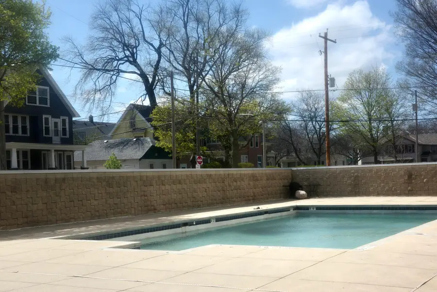 2525 S Shore Dr, Milwaukee, WI 53207 - #3