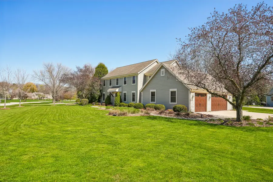 15155 Shamrock Ln, Brookfield, WI 53005 - #2