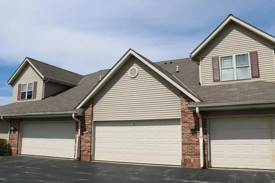 1022 E Woodview Ct, Slinger, WI 53086 - #3