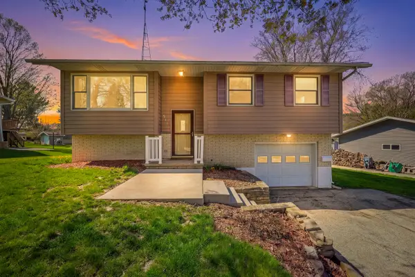 911 Mayer Ln, Mayville, WI 53050