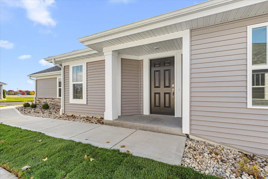 540 Hunter Oaks Blvd, Watertown, WI 53094 - #2
