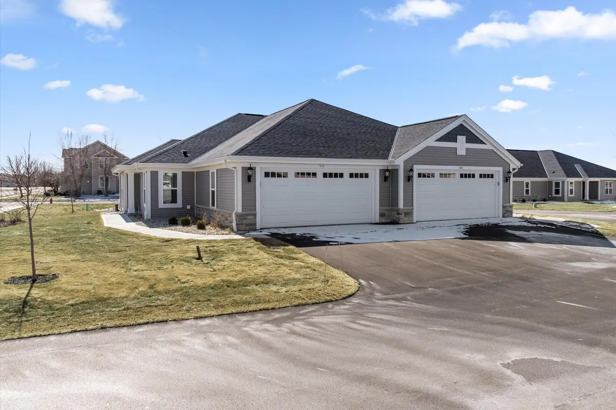 536 Hunter Oaks Blvd, Watertown, WI 53094 - #1