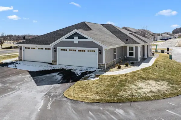532 Hunter Oaks Blvd, Watertown, WI 53094
