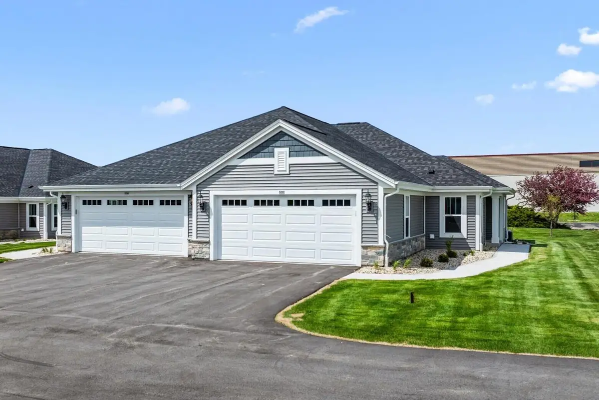500 Hunter Oaks Blvd, Watertown, WI 53094 - #1