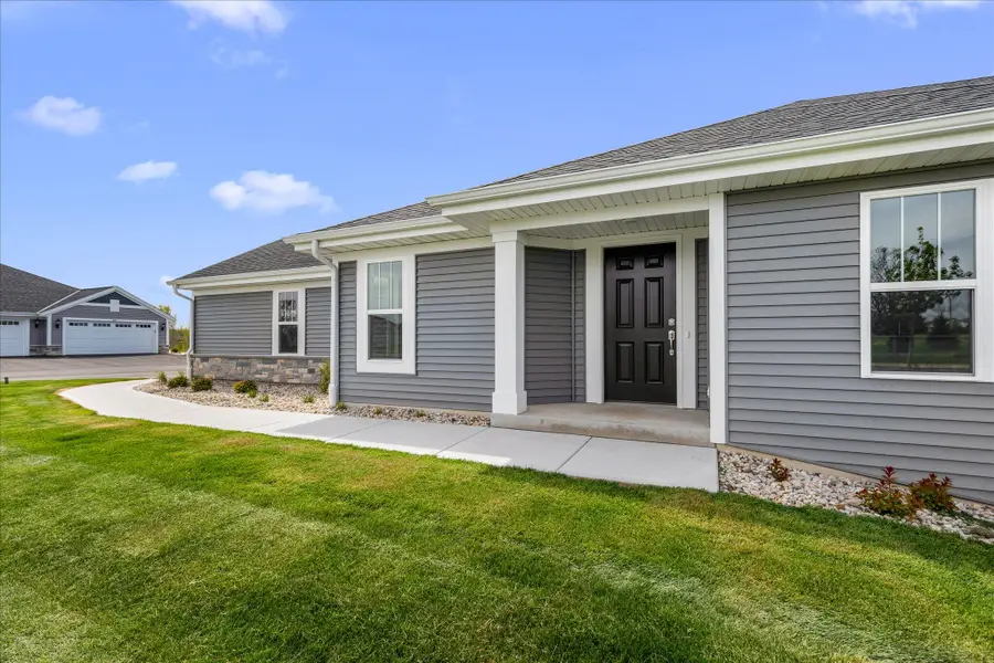 500 Hunter Oaks Blvd, Watertown, WI 53094 - #2