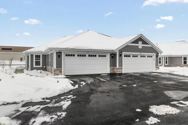 520 Hunter Oaks Blvd, Watertown, WI 53094