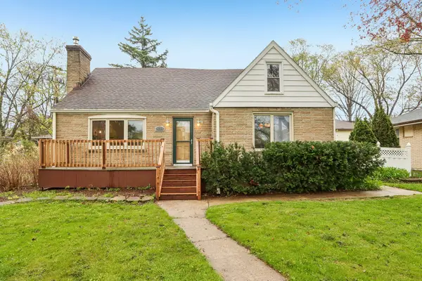 4260 N 93rd St, Wauwatosa, WI 53222