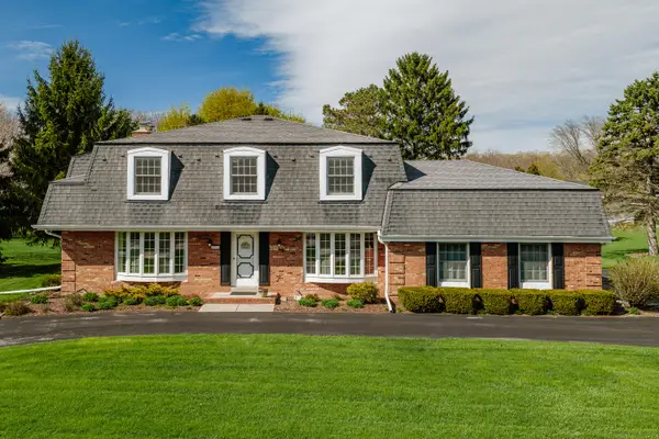 18510 Surrey Ln, Brookfield, WI 53045