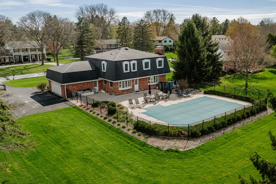 18510 Surrey Ln, Brookfield, WI 53045 - #2