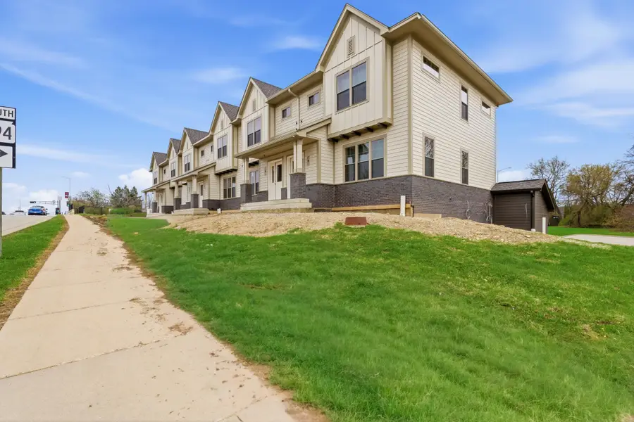 2123 E Howard Ave, Saint Francis, WI 53235 - #3