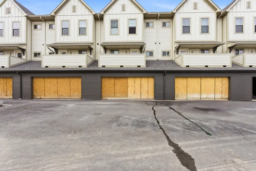2125 E Howard Ave, Saint Francis, WI 53235 - #3