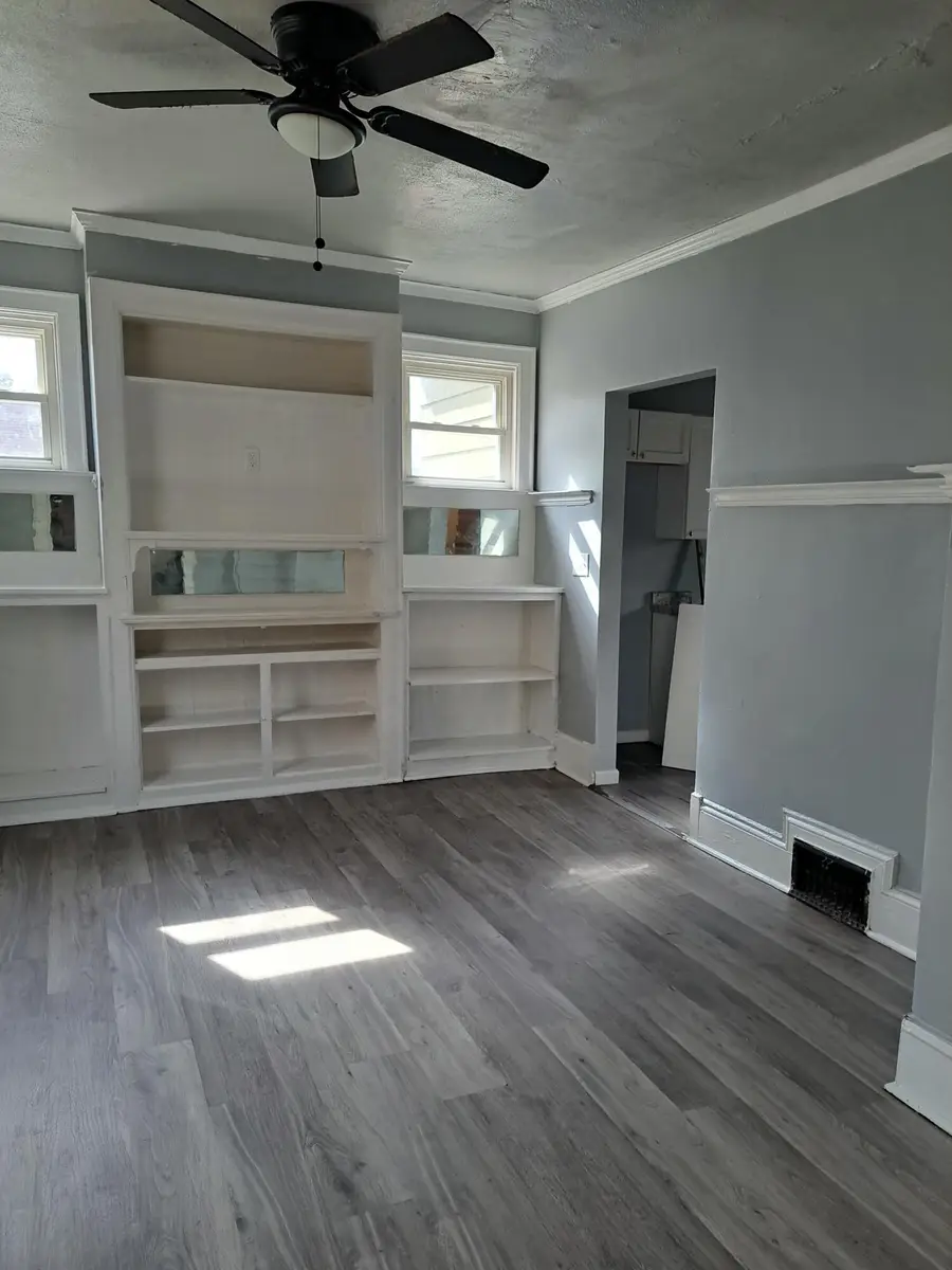 911 N 37th St, Milwaukee, WI 53208 - #3