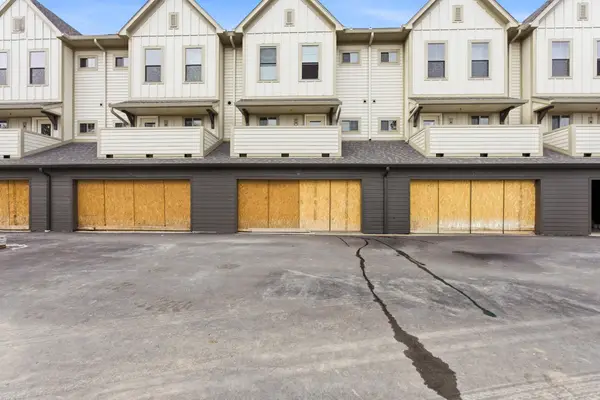 2127 E Howard Ave, Saint Francis, WI 53235