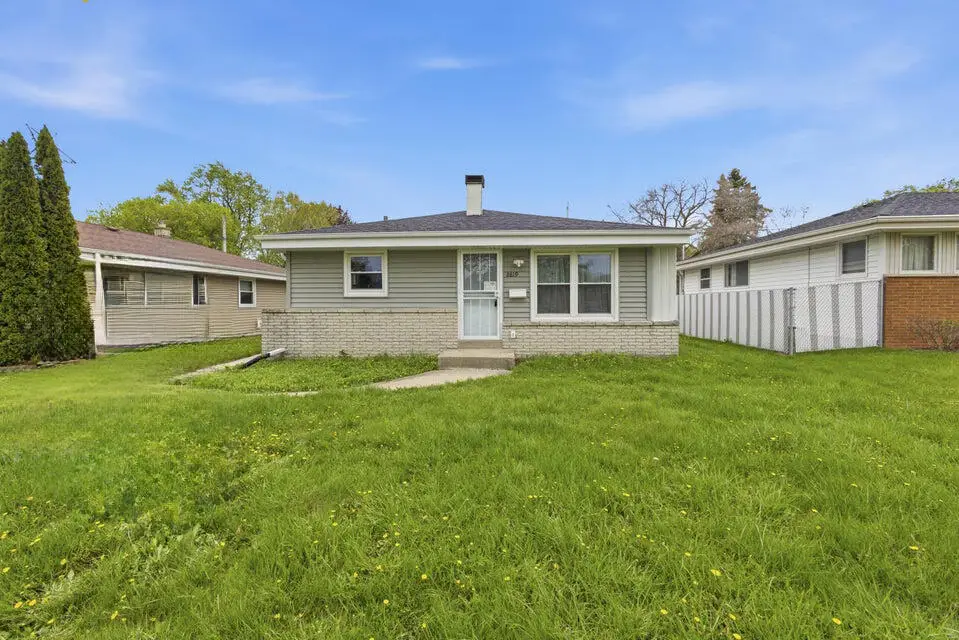 2619 E Bolivar Ave, Saint Francis, WI 53235 - #1