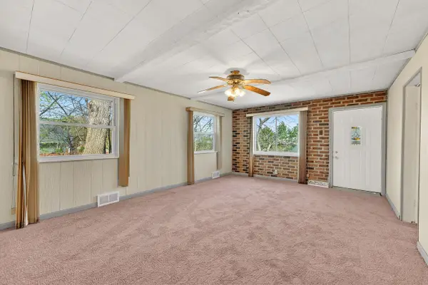3561 S 31st St, Greenfield, WI 53221