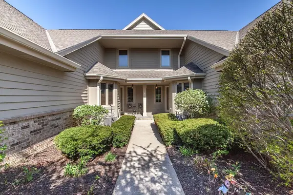 N21W24202 Cumberland Dr, Pewaukee, WI 53072