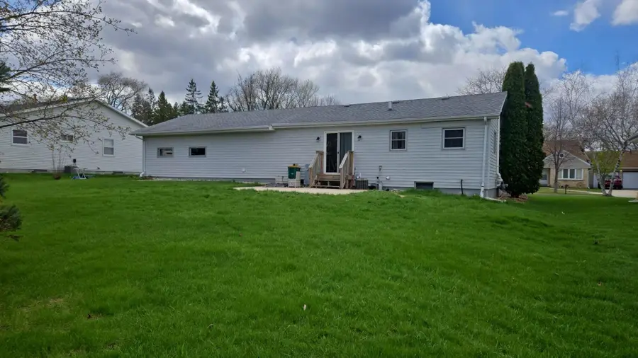 1093 Mihill Ave, Fond Du Lac, WI 54935 - #2