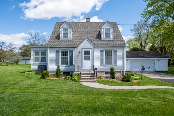 310 Zion St, Hartland, WI 53029