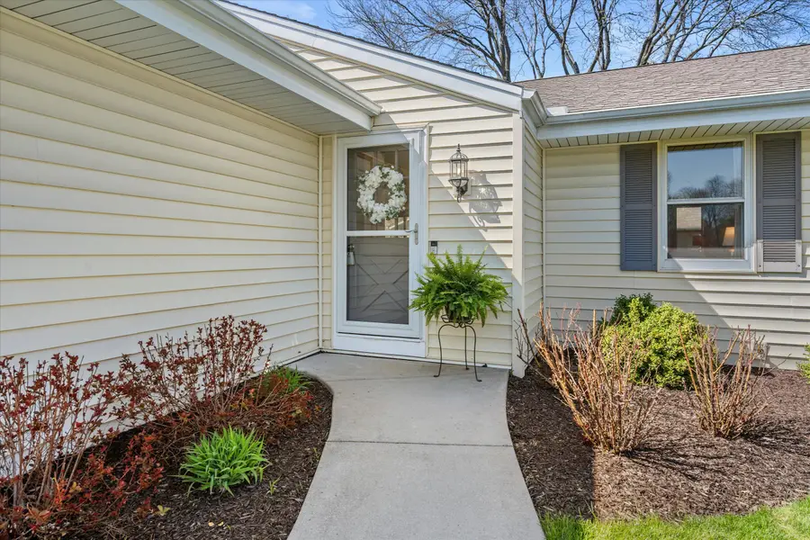 N76W15272 Prairie Ln, Menomonee Falls, WI 53051 - #2