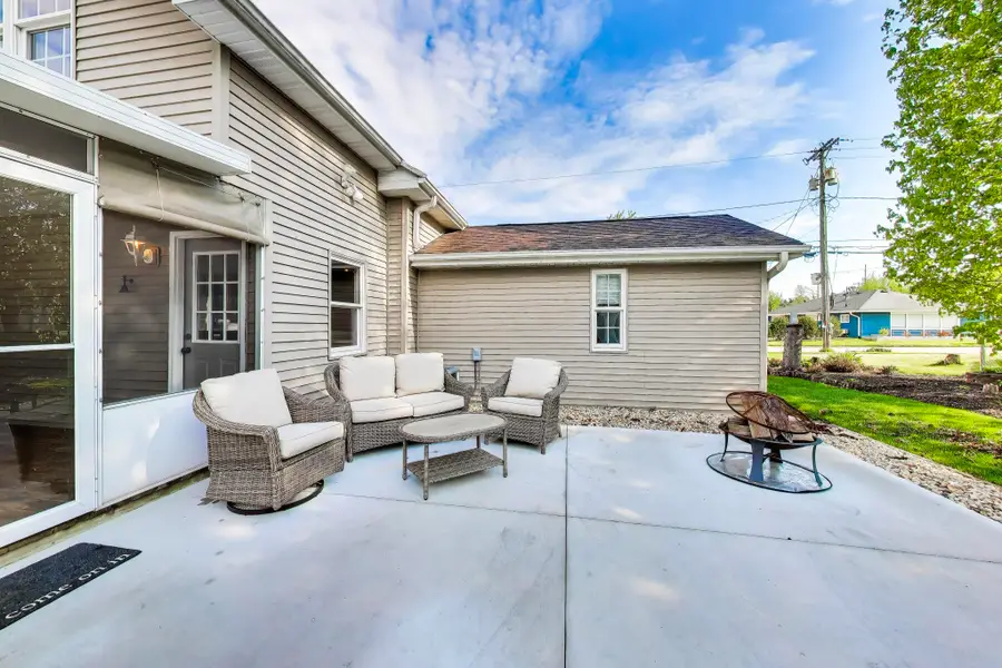 335 Howard St, Walworth, WI 53184 - #2