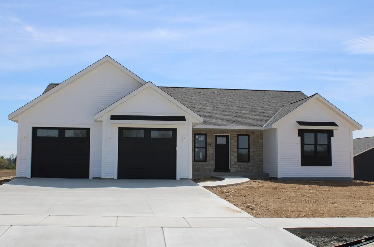 947 Drumlin Dr, Kewaskum, WI 53040 - #1