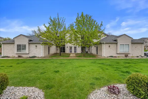425 W Aspen Dr, Oak Creek, WI 53154