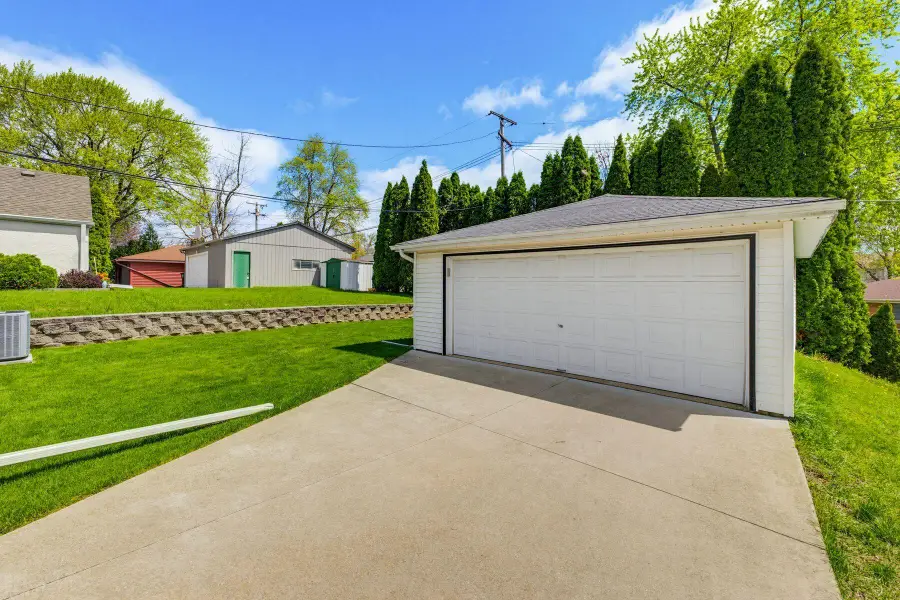 2032 N 114th St, Wauwatosa, WI 53226 - #2