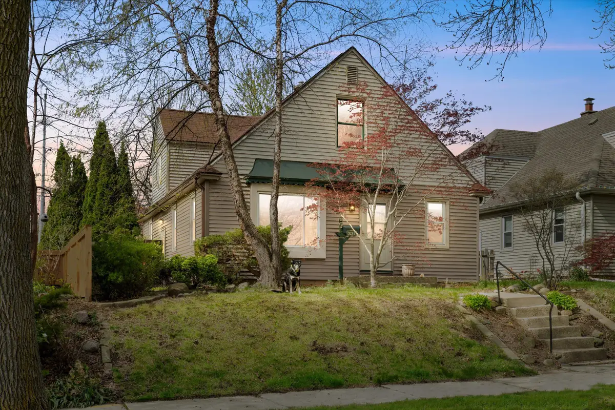 3249 W Ruskin St, Milwaukee, WI 53215 - #1