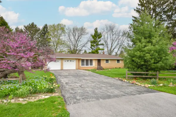 W226N309 Takoma Dr, Pewaukee, WI 53186