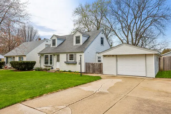 2115 N 119th St, Wauwatosa, WI 53226