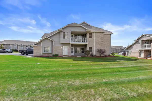 6954 S Rolling Meadows Ct, Oak Creek, WI 53154