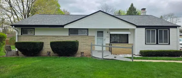 5741 S 40th St, Greenfield, WI 53221