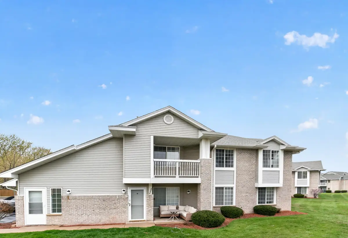 6996 S Rolling Meadows Ct, Oak Creek, WI 53154 - #1