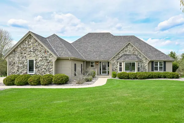 1619 Tallgrass Cir, Waukesha, WI 53188