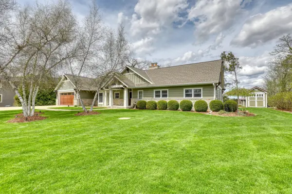 W323N6775 Wildwood Point Rd, Merton, WI 53029