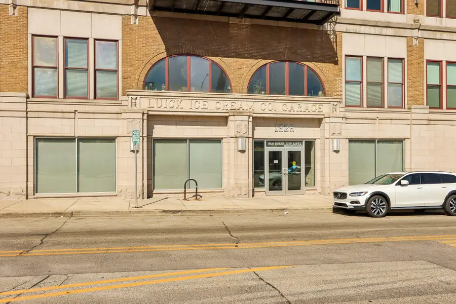 1325 N Van Buren St, Milwaukee, WI 53202 - #3