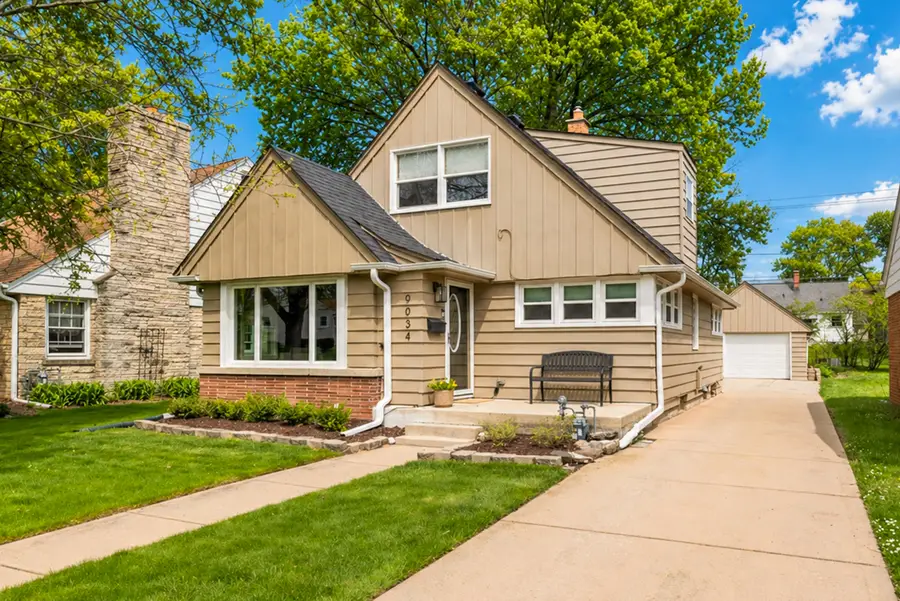9034 W Mt Vernon Ave, Milwaukee, WI 53226 - #2
