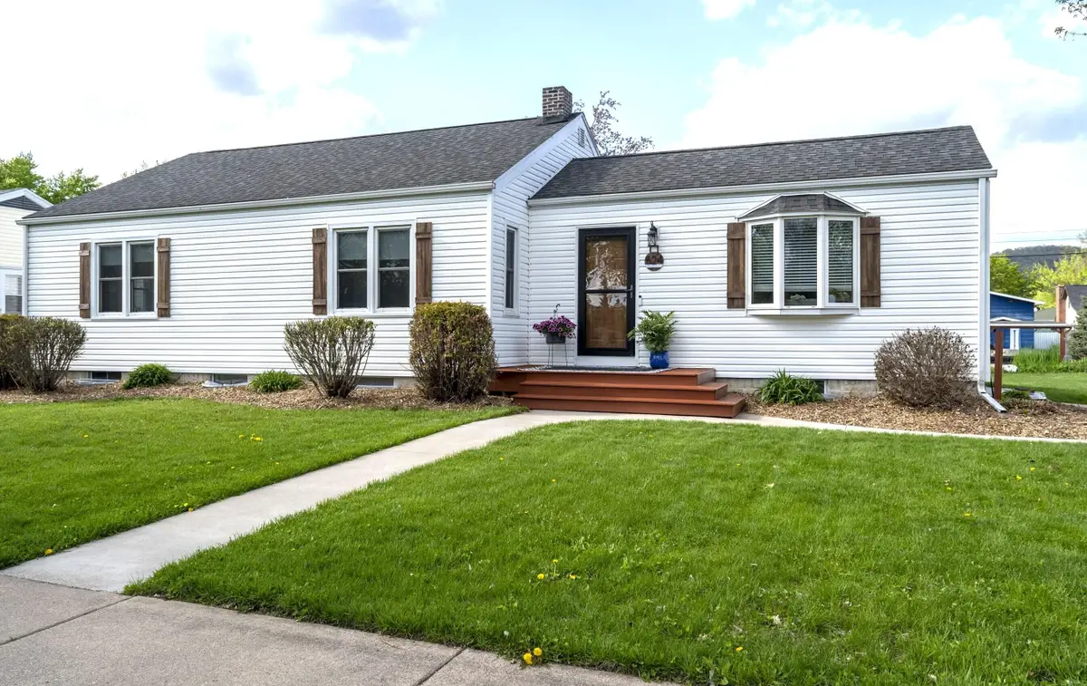 524 2nd St S, La Crescent, MN 55947 - #1