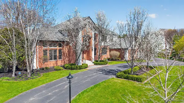 10685 Wood Crest Dr, Mequon, WI 53092