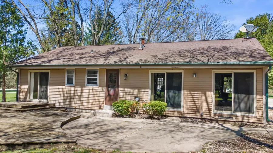 287 Wilson Ave, Dousman, WI 53118 - #3