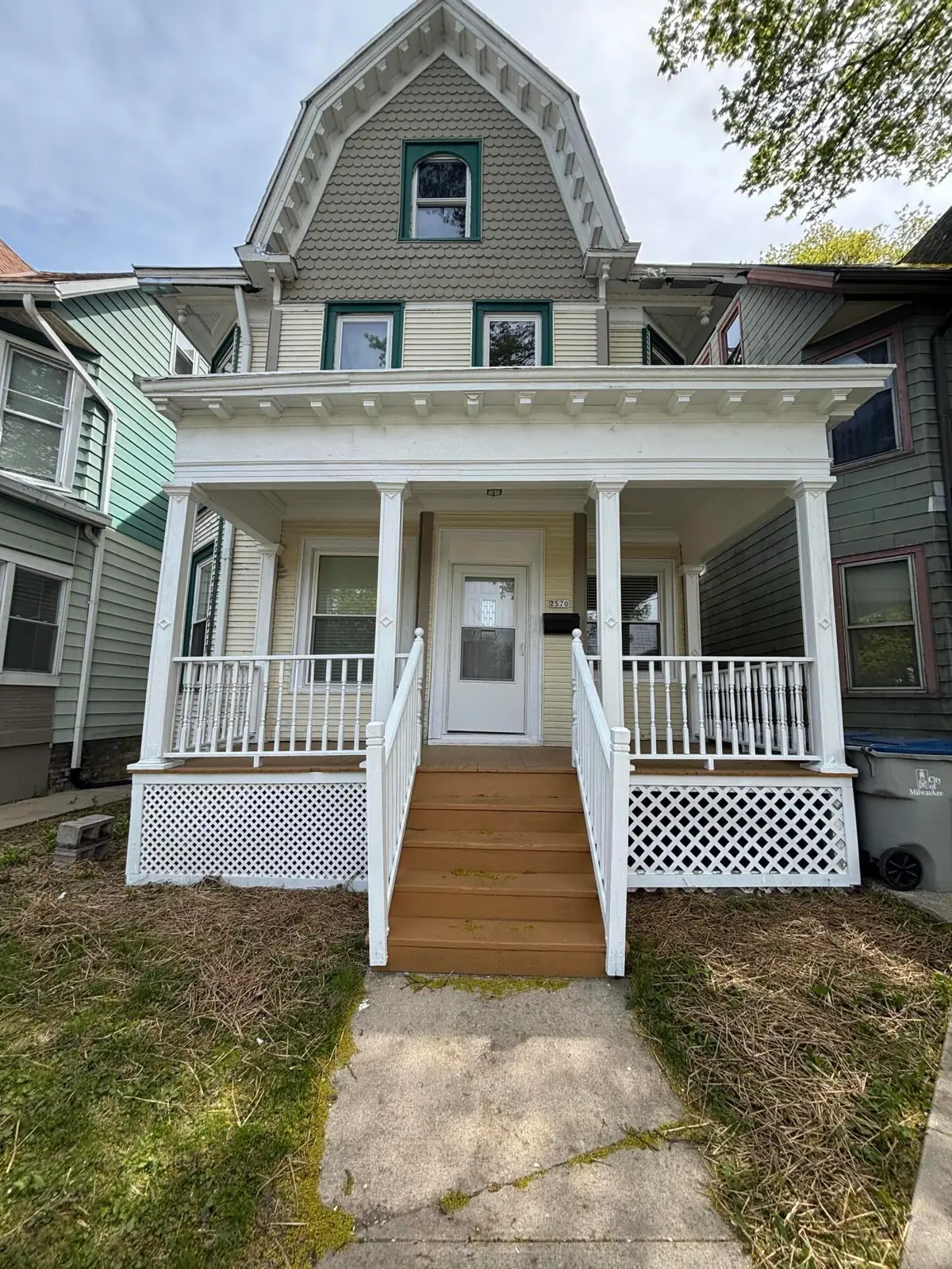 2570 N Oakland Ave, Milwaukee, WI 53211 - #1
