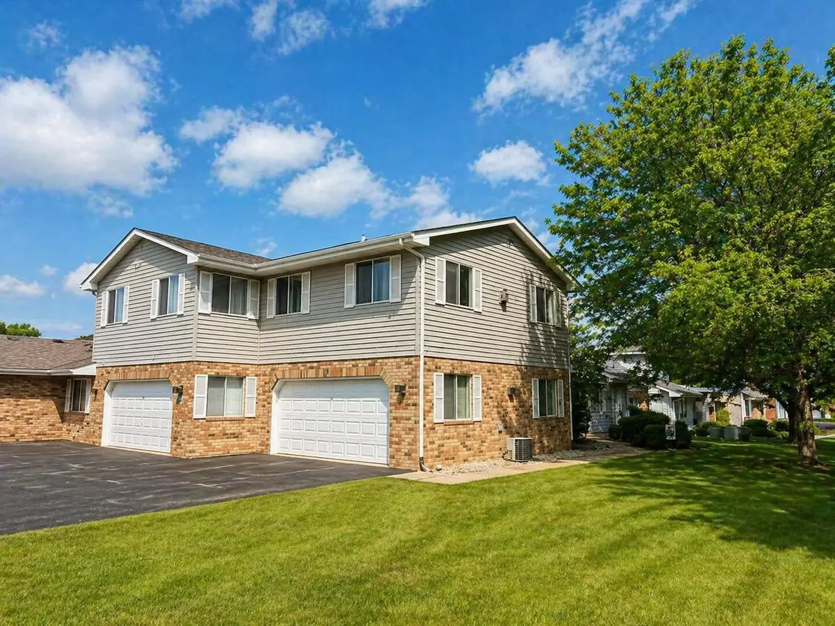 1117 N Sunnyslope Dr, Mount Pleasant, WI 53406 - #1