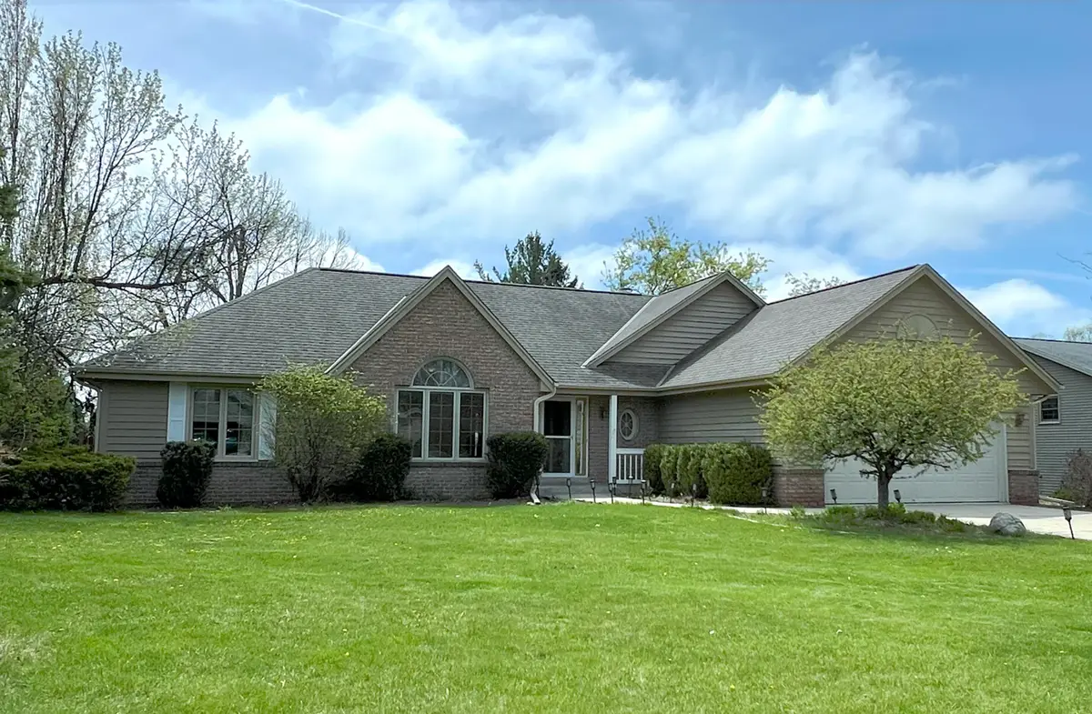 12445 W North Ln, New Berlin, WI 53151 - #1