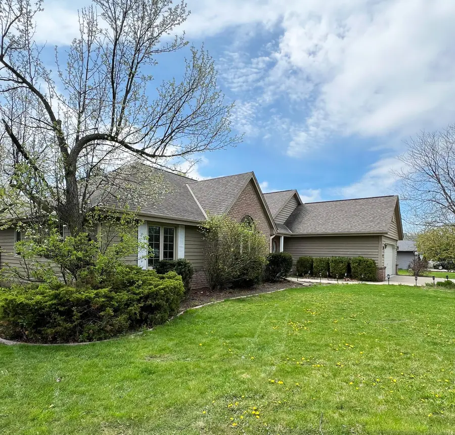 12445 W North Ln, New Berlin, WI 53151 - #2